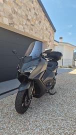 Yamaha T-Max 560 2025