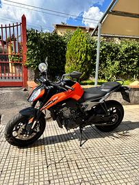 Ktm Duke 790 L - 2024 - 1300 km - depo 35 kW