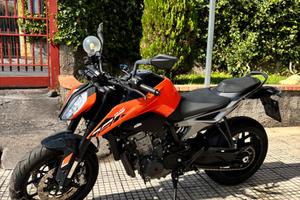 Ktm Duke 790 L - 2024 - 1300 km - depo 35 kW