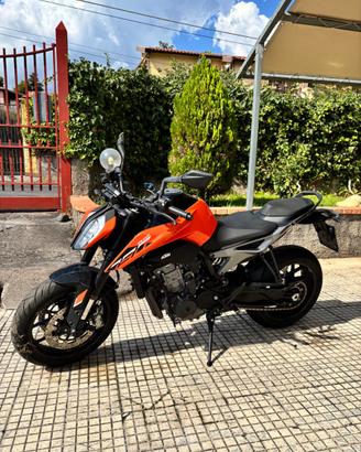 Ktm Duke 790 L - 2024 - 1300 km - depo 35 kW