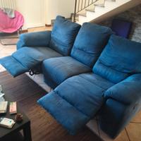 divano in Alcantara blu elettrico 