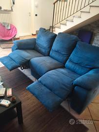 divano in Alcantara blu elettrico 