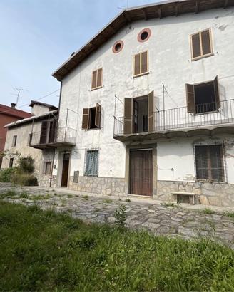CASA SEMINDIPENDENTE con giardino