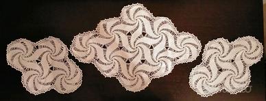 Set di centrini fatti a mano