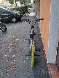 Bici BMX Wipe 500 20” Decathlon BAMBINO/A