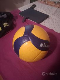PALLONE MIKASA V300W