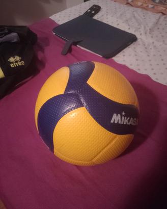 PALLONE MIKASA V300W