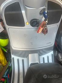 RICAMBI VESPA GTS ARGENTO MET.
