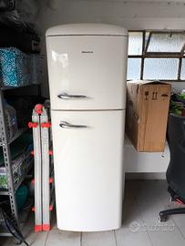 Frigorifero Retrò HISENSE colore crema  