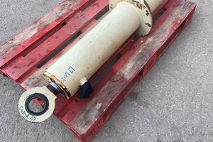 Martinetto idraulico per applicazioni