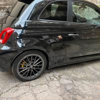 Abarth 695 anno 2024
