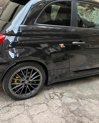 Abarth 695 anno 2024