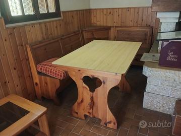 N° 1 Tavolo da taverna  legno massello chiaro