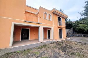 Villa bifamiliare pedara