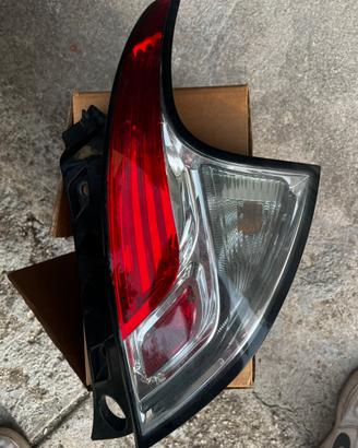 Fanale posteriore lancia Ypsilon sinistro