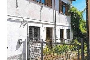 Immobile in asta di 197 m² con 5 locali e box auto