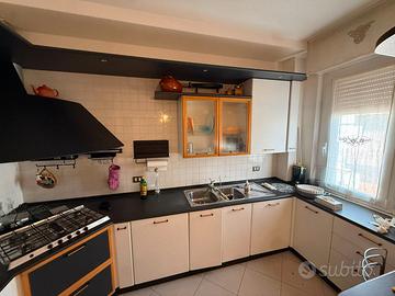 CUCINA COMPLETA RAFFAELE BATTISTONI CON ELETTRODOM