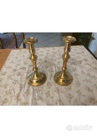 Coppia di candelabri in ottone