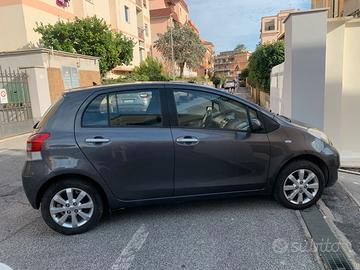 Toyota yaris 1000 2011