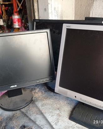 4 monitor pc e 11 masterizzatori pc