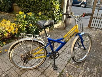 Bici gialla e blu