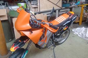 Moto enduro KTM lc4