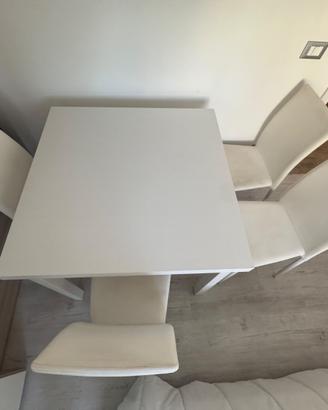 Tavolo 90x90 allungabile con 4 sedie