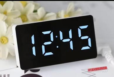 Sveglia a LED da comodino 