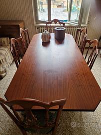 tavolo, vetrinetta, poltrone e divano