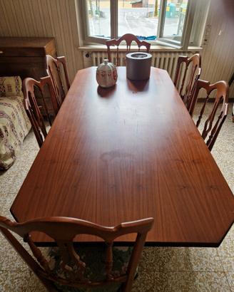 tavolo, vetrinetta, poltrone e divano