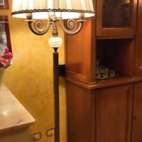 piantana in stile classico 