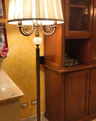 piantana in stile classico 