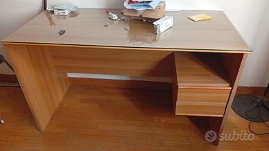 Scivania in legno con vetro per piano e due casset