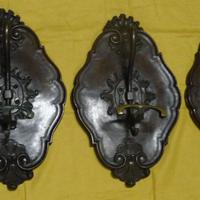 ATTACCAPANNI ANTICHI Tre eleganti in legno e otton