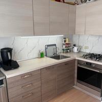 cucina completa di elettrodomestici