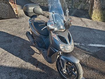 Aprilia sportsity 250