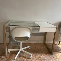Scrivania + sedia con rotelle