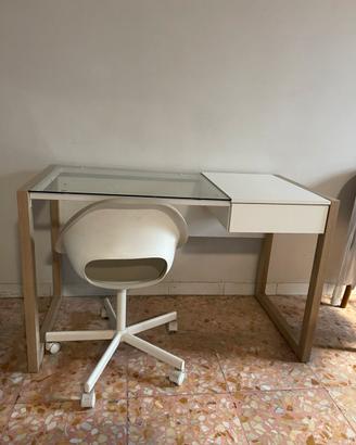 Scrivania + sedia con rotelle
