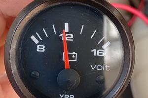 Voltmetro 12V originale VDO.