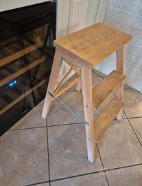 Sgabello/scaletta richiudibile in legno naturale