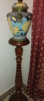 Colonna a torciglione portavaso in legno