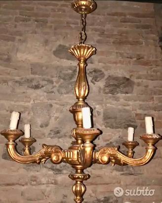 Lampadario antico in legno