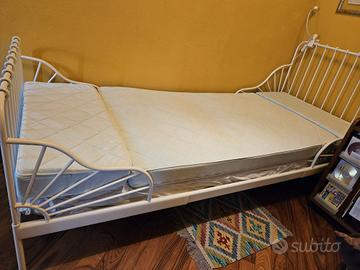 lettino Ikea regolabile + materassi