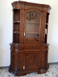 Mobile vintage con vetrine.