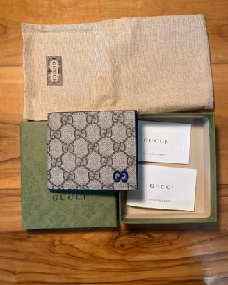 Portafoglio Gucci GG Supreme Beige e Blu con Logo 
