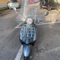 Vespa primavera touring