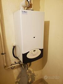 Caldaia gas riscaldamento + acqua calda Ariston