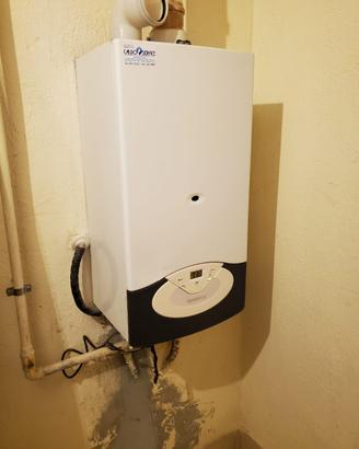 Caldaia gas riscaldamento + acqua calda Ariston