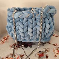 Porchette Chunky bag azzurro handmade con catena