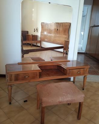 Toilette con Specchiera e Sgabello (Anni '50)
